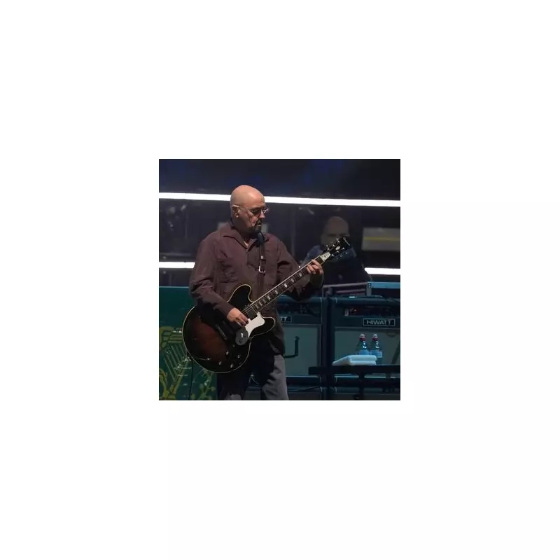 Oasis Guitarist's Hilarious Tweet Leaves Fans in Stitches – See the Priceless Reaction!