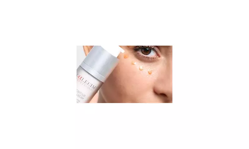 Revolutionary Eye Contour Cream: The Secret to Lifting Hooded Eyes?