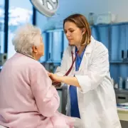 5 Silent Heart Attack Symptoms You Should Never Ignore – A Cardiologist’s Warning