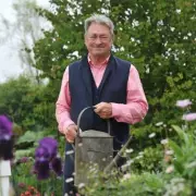 Alan Titchmarsh Reveals the Secret to Stunning Hanging Baskets – And It’s Easier Than You Think!