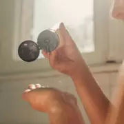 Best Salicylic Acid Body Washes for Clear, Smooth Skin in 2024