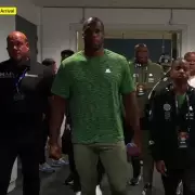 Daniel Dubois vs Oleksandr Usyk: Heavyweight Clash Ends in Controversy - Was the Knockdown Call Justified?