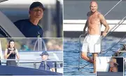 David Beckham swaps white pants for yacht day with Gordon Ramsay in stylish new look