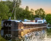 Dream Homes for Summer Entertaining in England: A Visual Tour