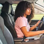 Drivers Stunned by Hidden Car Feature – What That Tiny Arrow on Your Fuel Gauge Really Means