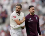 England's Chris Woakes Faces Shoulder Injury Scare, Could Miss Crucial Fifth Test Against India