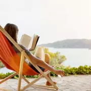 Innocent Photo of Woman Sitting on Bench Hides a Chilling Secret – Can You Spot It?