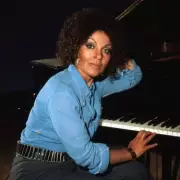 Legendary Jazz Singer Dame Cleo Laine Passes Away at 94