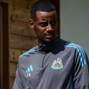 Liverpool Eye Alexander Isak as Potential Salah Replacement – Transfer Rumours Heat Up