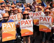 NHS Crisis Deepens: Thousands of Treatments Cancelled as Junior Doctors Strike in England