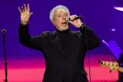 Sir Tom Jones Cancels Bremen Concert Due to Respiratory Infection – Fans Wishing Him a Speedy Recovery
