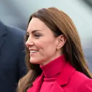 Stunning 2.5ct Gold Hoop Earrings Just £25 – The Perfect Gift for Any Occasion!