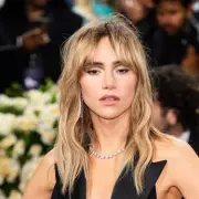 Suki Waterhouse Hospitalised After On-Stage Collapse – Shocking Details Revealed