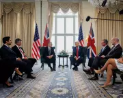 Trump Uses Press Conference with Starmer to Promote His Golf Business