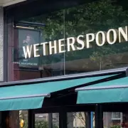 Woman Shocked After Ordering a Wetherspoons Steak – Gets Served THIS Instead!