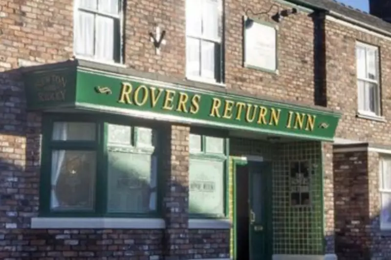 Coronation Street Legend Makes Shocking Return to the Cobbles – Fans Rejoice!