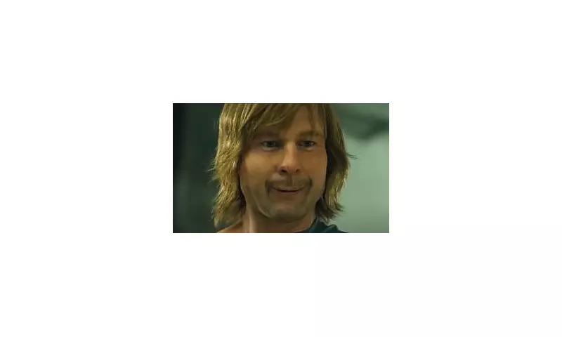 Glen Powell's Stunning Metamorphosis: Top Gun Star Becomes Unrecognisable For New Role | Daily Mail