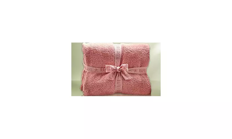 Kardashian-Approved! The Celeb-Loved Barefoot Dreams Blankets Are on Major Sale at QVC UK