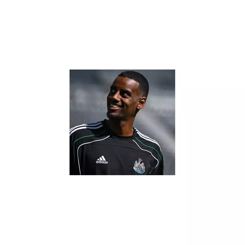 Liverpool Eye Alexander Isak as Potential Salah Replacement – Transfer Update