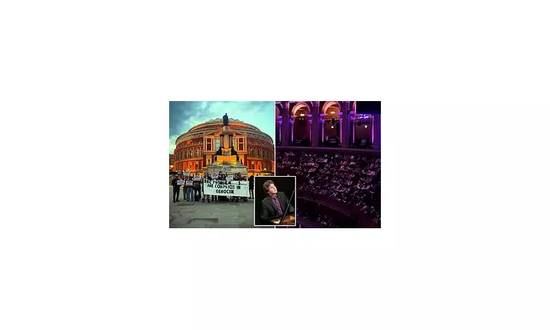 Royal Albert Hall Audience Boos Pro-Palestine Protesters During BBC Proms | London Erupts