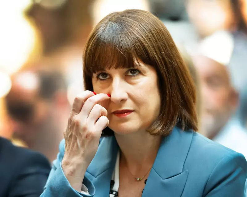 UK Government Borrowing Soars to 26-Year High, Piling Pressure on Reeves