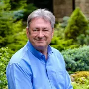 Alan Titchmarsh Reveals His Secret Ingredient for Perfect Tomato Plants – And It’s Surprisingly Simple!