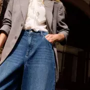Baggy Jeans Are Back! Gen Z Ditches Skinny Fit for 90s & 00s Comfort | Fashion Revival