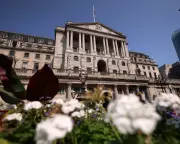 Bank of England Holds Interest Rates Amid Global Trade Tensions – What It Means for You