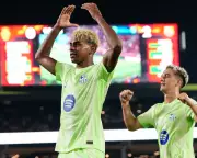 Barcelona's Rising Star Lamine Yamal Draws Praise from Santi Cazorla