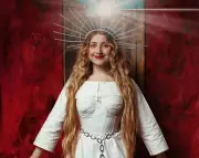 Bebe Cave Stuns in 'Christbride' at Edinburgh Fringe: A Hauntingly Beautiful Performance