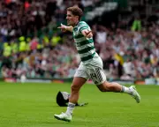 Celtic Snatch Late Victory as Hibs Compound Dundee's Misery in Scottish Premiership Drama