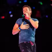 Coldplay Fans Go Wild as Chris Martin Stops Show to Help Distressed Concertgoer | Heartwarming Moment at Wembley