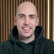 Daredevil's Death-Defying Stunt: Climbing London's Iconic Big Ben for a Thrill Ride