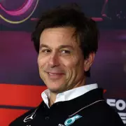 Fred Vasseur Fires Back at Toto Wolff Over Ferrari’s Lewis Hamilton Pursuit