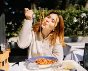 Gen Z’s 6pm Dinner Trend: Why the Early Bird Meal Is Taking Over