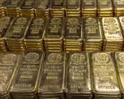 Gold Prices Surge Amid Trump's Tariff Threats – FTSE Reacts to Market Volatility