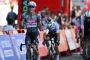 Jasper Philipsen Claims Thrilling Vuelta a España Stage 1 Victory in Photo Finish