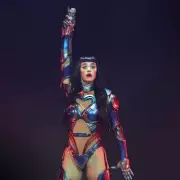 Katy Perry Stops Concert Mid-Song to Help Distressed Fan – Watch the Heartwarming Moment