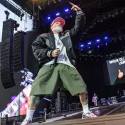 Limp Bizkit Stuns Manchester with Surprise Liam Gallagher Oasis Cover | Crowd Goes Wild