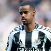 Liverpool and Newcastle Battle for Alexander Isak in High-Stakes Transfer Showdown