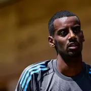 Liverpool Eye Alexander Isak in Shock £75m Transfer Move – Newcastle Face Battle to Keep Star Striker