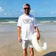 Man Spends a Day at the Beach Without Realising It Was a Nudist Spot – The Hilarious Aftermath