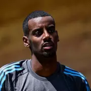 Man Utd & Liverpool Battle for Top Transfers: Latest Updates & Rumours