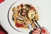 Master Spaghetti alle Vongole: An Authentic Taste of the Italian Coast in Your Kitchen