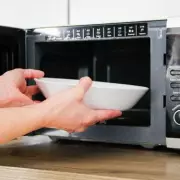 Microwave Warning: The Common Mistake Millions Are Making That Could Be Dangerous