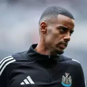 Newcastle Face Arsenal & Liverpool Battle to Keep Alexander Isak | Exclusive Transfer Update