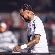 Neymar in Tears After Santos Defeat: Coutinho's Emotional Return to Boyhood Club