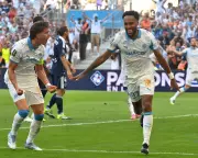 Rabiot's Red Card Rage: Marseille Star's Shocking Punch-Up Mars PSG Clash | Ligue 1 Drama