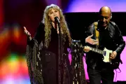 Stevie Nicks Postpones Tour Dates Due to Shoulder Injury – Fans Await New Schedule