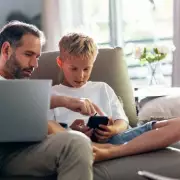 Tech Expert's Holiday Horror: Phone Hacked in Seconds While Sunbathing